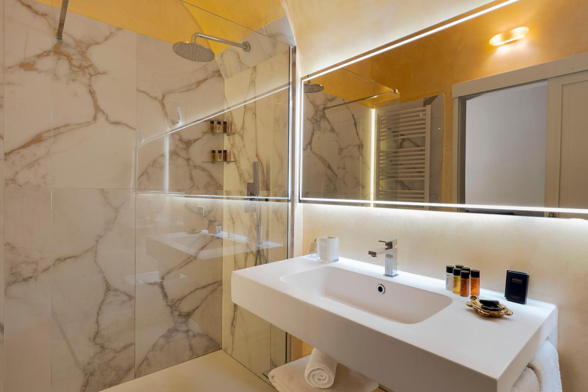 Hotel Palazzo Arone Dei Baroni Di Valentino à Palerme Chambre photo